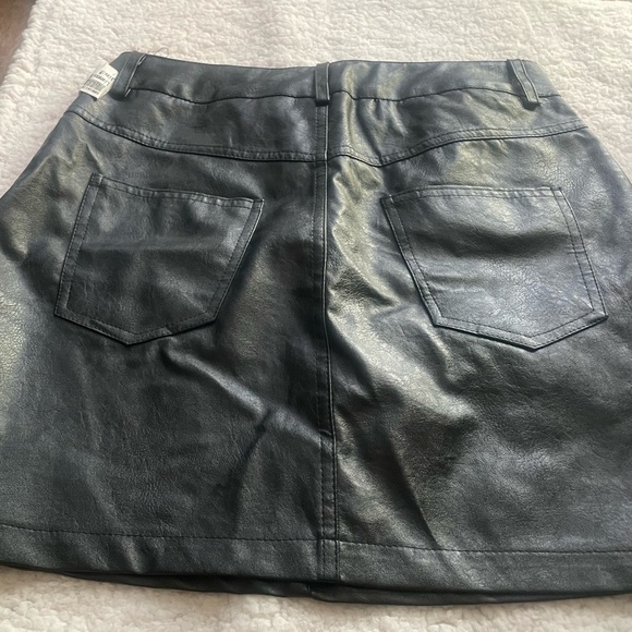 Lioness Contemporary Medium Black A-Line Goth, Streetwear, Moto, Mini Skirt - Picture 6 of 8